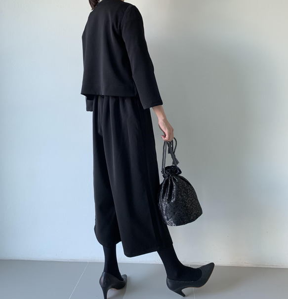 フォーマルなのに不思議なぐらい着心地抜群。ゆったりパンツとジャケット セットアップ 7枚目の画像