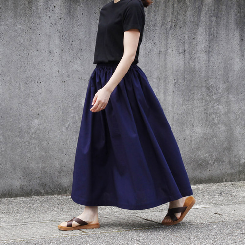 【新品】インジリ/ビアズリー ギャザースカート 白とネイビー 新品】インジリ/ビアズリー ギャザースカート 白とネイビー