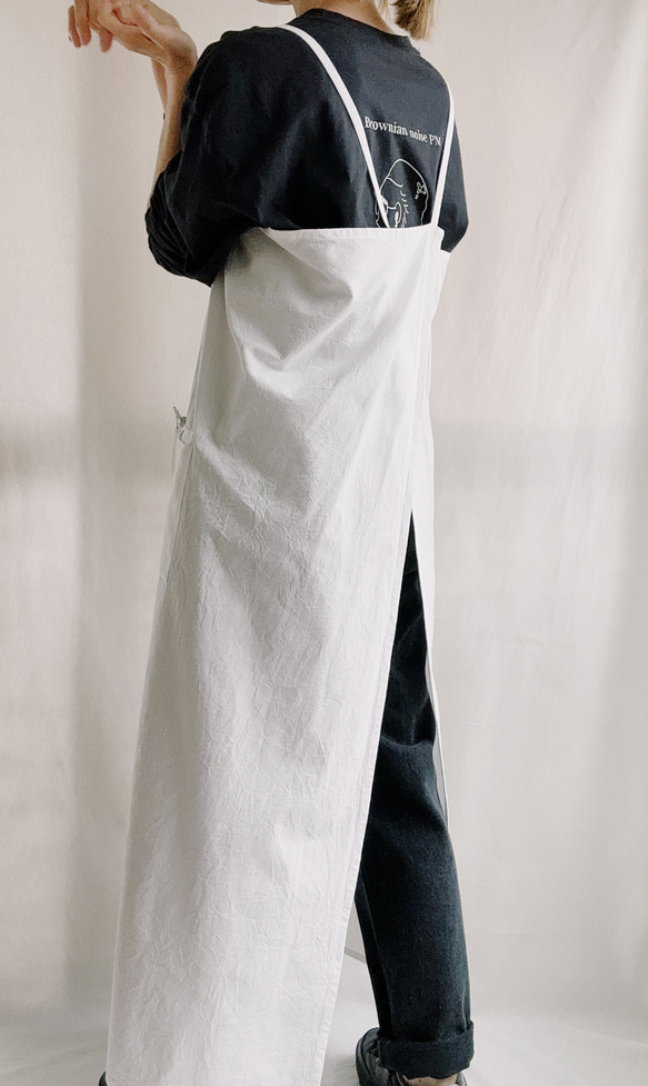 長款圍裙，十字設計，白色及其他顏色。共有9種顏色可選。 ◇預計2026年5月中旬出貨◇ 第5張的照片