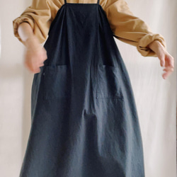 長款圍裙，十字設計，白色及其他顏色。共有9種顏色可選。 ◇預計2026年5月中旬出貨◇ 第4張的照片