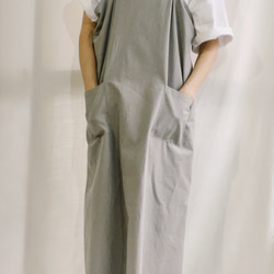 長款圍裙，十字設計，白色及其他顏色。共有9種顏色可選。 ◇預計2026年5月中旬出貨◇ 第6張的照片