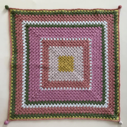 ウール　グラニースクエア　かぎ針編みのミニブランケット（膝掛け）編み物　編物　毛糸　マルチカバー 1枚目の画像