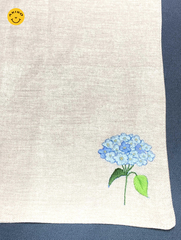 リネン手刺繍ハンカチ「紫陽花」30cm×30cm 3枚目の画像