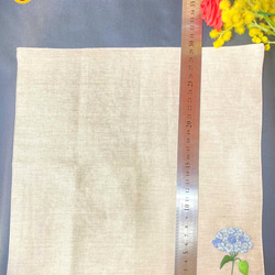 リネン手刺繍ハンカチ「紫陽花」30cm×30cm 4枚目の画像