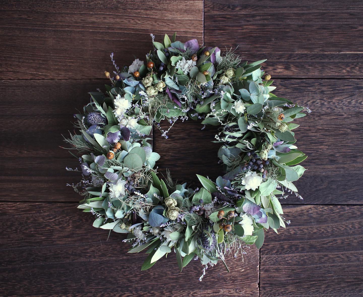 ガーベラと紫陽花のグリーン×ピンクハーフリース　ドライフラワー　ユーカリ オリーブとユーカリのふんわりグリーンリース✳︎紫陽花ドライ