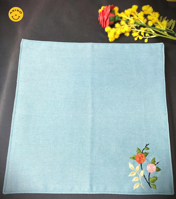 リネン手刺繍ハンカチ「バラ」30cm×30cm 2枚目の画像
