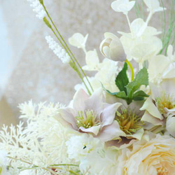 ホワイト＆ベージュ系のナチュラルなクラッチブーケ（造花）結婚式・ブライダル・アーティフィシャルフラワー・ボタニカルブーケ 8枚目の画像