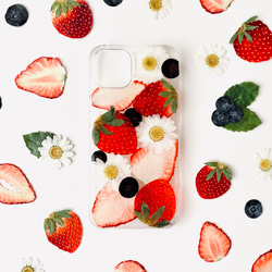 15i.草莓藍莓iPhone手機殼 第1張的照片