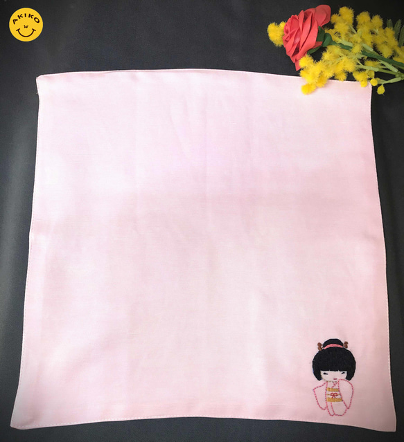 リネン手刺繍ハンカチ「着物」30cm×30cm 「ピンク」 2枚目の画像