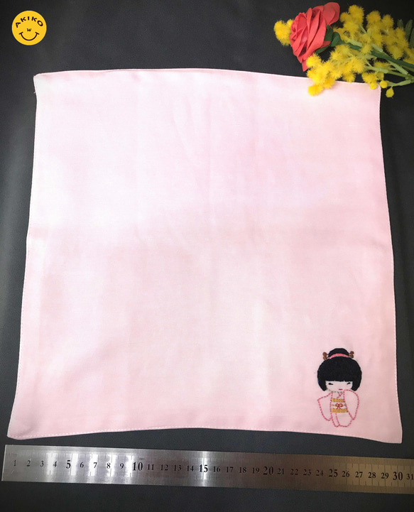 リネン手刺繍ハンカチ「着物」30cm×30cm 「ピンク」 6枚目の画像