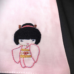 リネン手刺繍ハンカチ「着物」30cm×30cm 「ピンク」 3枚目の画像