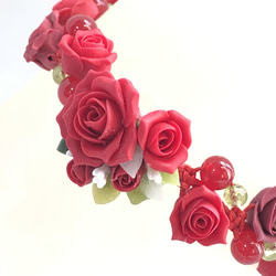 薔薇ブーケと天然石のローズガーデン編み込みブレス☆赤系 2枚目の画像