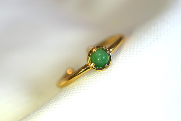 D179 ミャンマー産 天然 緑 A貨 本翡翠 硬玉 シンプル リング 指輪 フリーサイズ 銅 アレルギー対応 1枚目の画像
