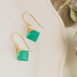 14kgf ムーンストーンとエメラルドのピアス 14kgf ムーンストーンとエメラルドのピアス