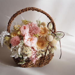桜色プリザーブドフラワーの春アレンジ basket arrangement 6枚目の画像
