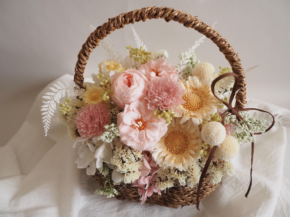 桜色プリザーブドフラワーの春アレンジ basket arrangement 3枚目の画像