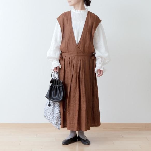 タックフリル衿が上品＊セレモニーにも＊バックくるみ釦ギャザースリーブリネンブラウス/オフホワイト なし