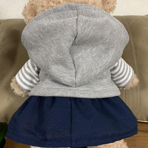 2個目のニット帽子完成☺️ ミシンの合間にテレビ見ながら