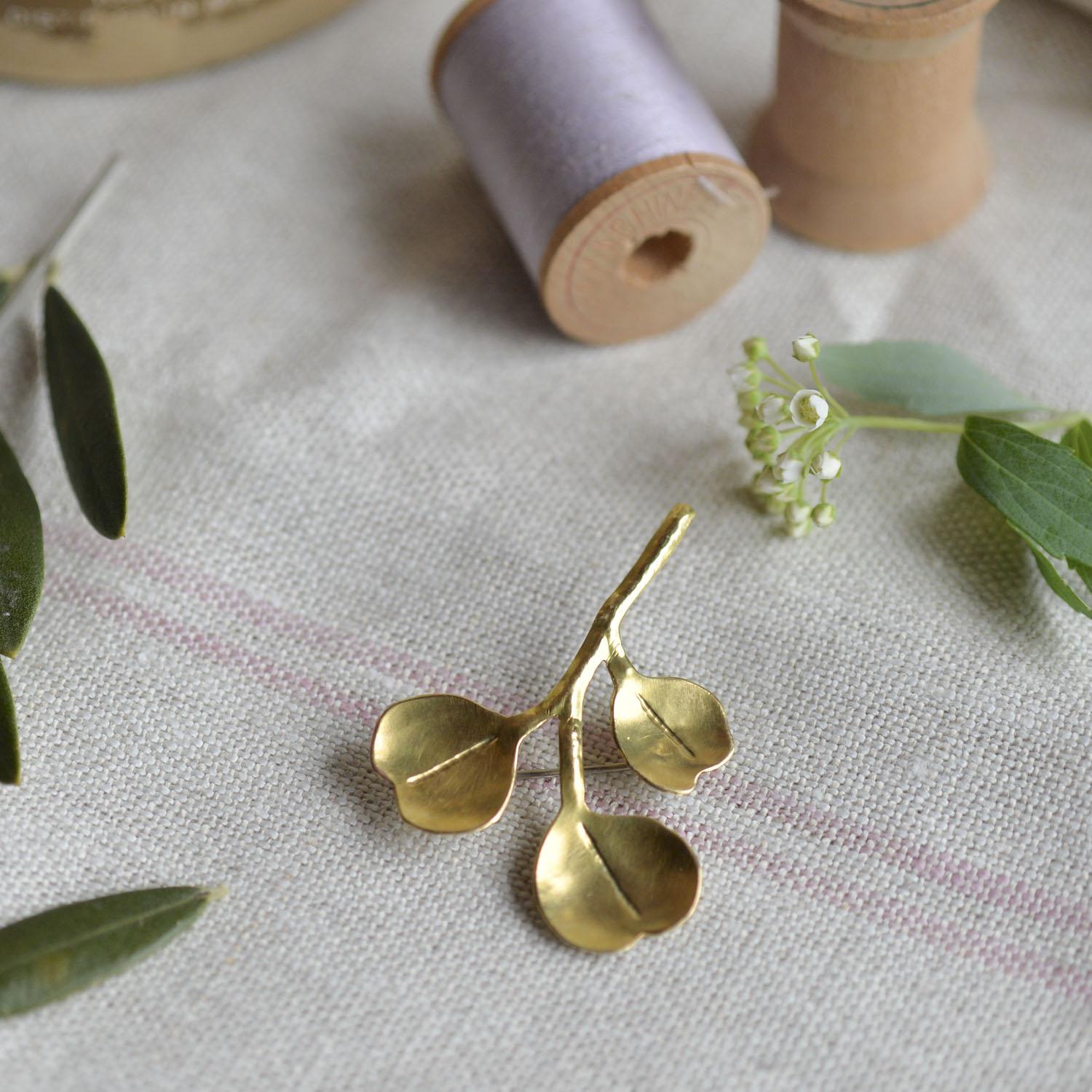 ユーカリのブローチ《真鍮》