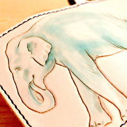 象の手彫りキーケース　本革［レザーカービング/彫刻］ 2枚目の画像