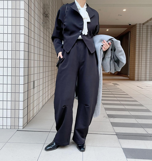 即納20回以上再販セットアップ普段〜式にもブラックフォーマル卒業・入学式 スーツ ショートジャケット+ロングパンツ（黒） 10枚目の画像