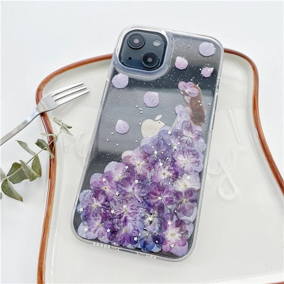 紫陽花押し花スマホケース/全機種対応/四隅にショルダーホール/iPhone15/iPhone15Pro/iPhone13 3枚目の画像