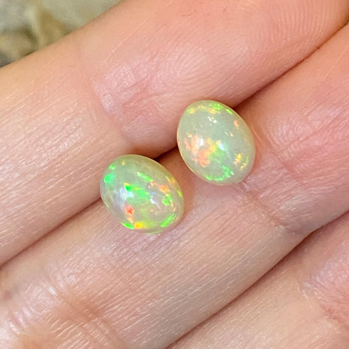 エチオピアンオパール/ ウェローオパール 14kgf ゴールドスタッド