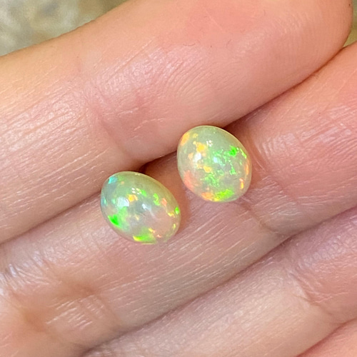 エチオピアンオパール/ ウェローオパール 14kgf ゴールドスタッド