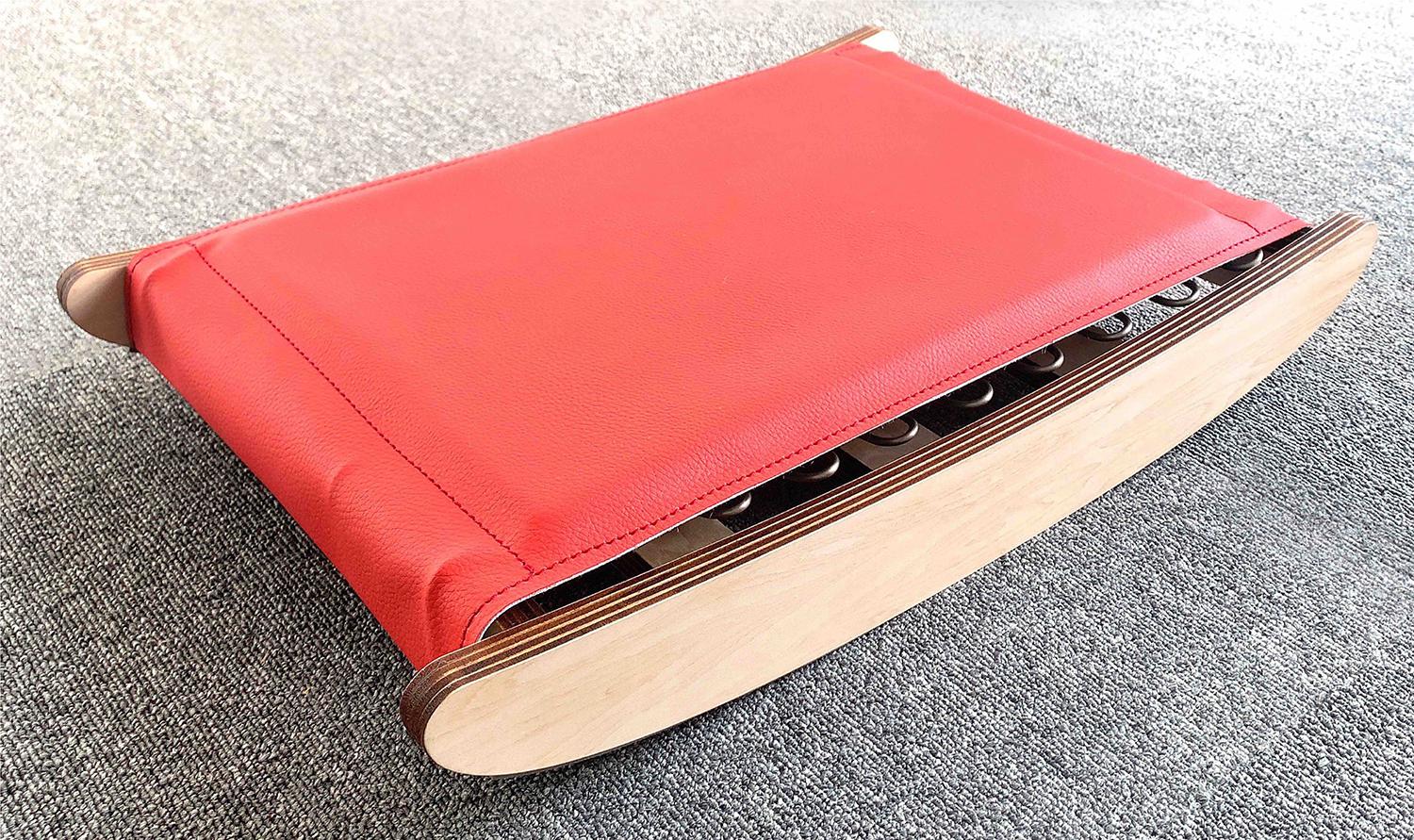 新習慣！足の負担をバネで軽減。デスクワーク×運動 「スプリングデッキ」