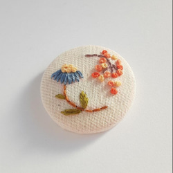 お花の刺繍ブローチ/ヘアゴム 3枚目の画像