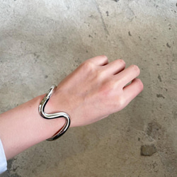 wave metal bangle bracelet（b021） 5枚目の画像