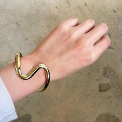 wave metal bangle bracelet（b021） 3枚目の画像