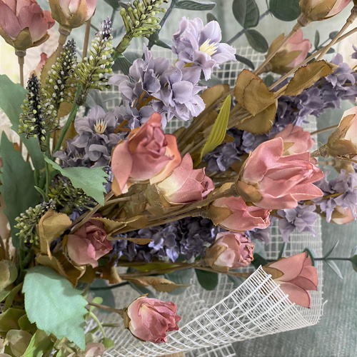 ドライフラワー調ミニローズとユーカリのスワッグ アート