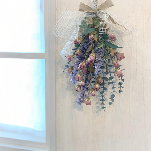 ドライフラワー       ココフラワーとユーカリのくすみスワッグ ドライフラワー調ミニローズとユーカリのスワッグ アート