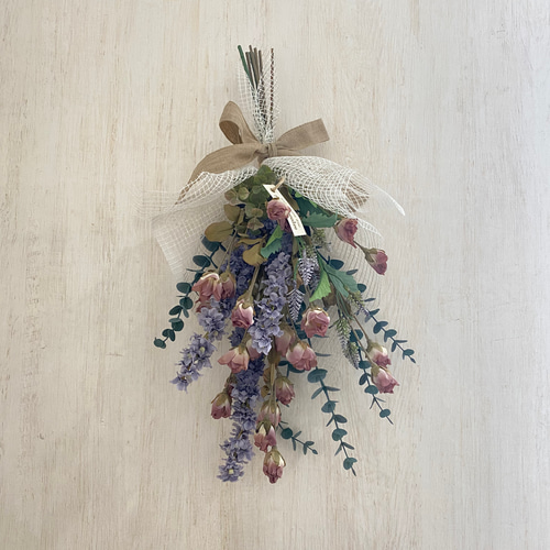 ドライフラワー       ココフラワーとユーカリのくすみスワッグ ドライフラワー調ミニローズとユーカリのスワッグ アート