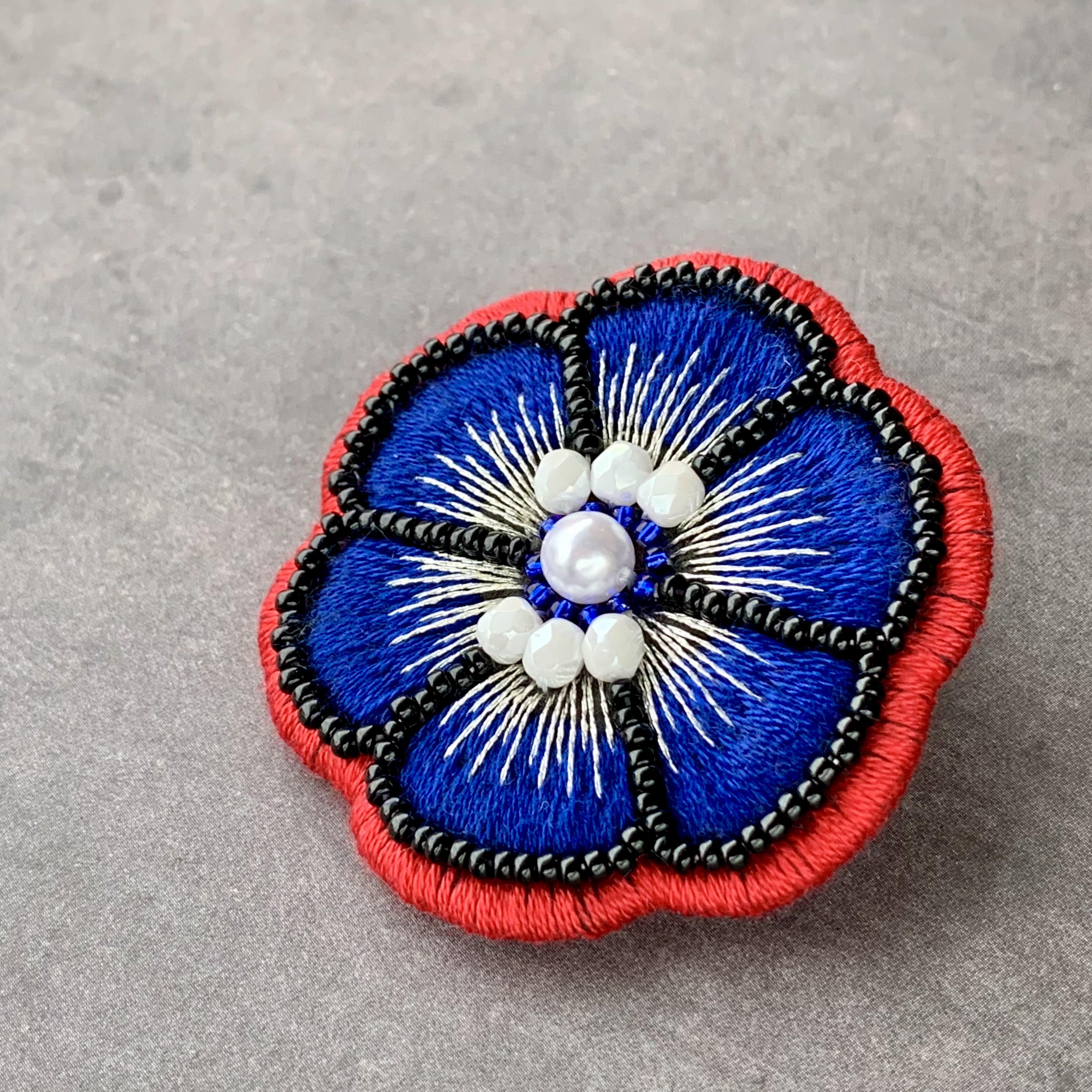 水琴様のオーダー品です　ビーズ刺繍ブローチ4点　ハンドメイド