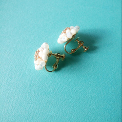 《送料無料》【再再販】（プティサイズ）マザーオブパールの白木香バラのイヤリングorピアス 8枚目の画像