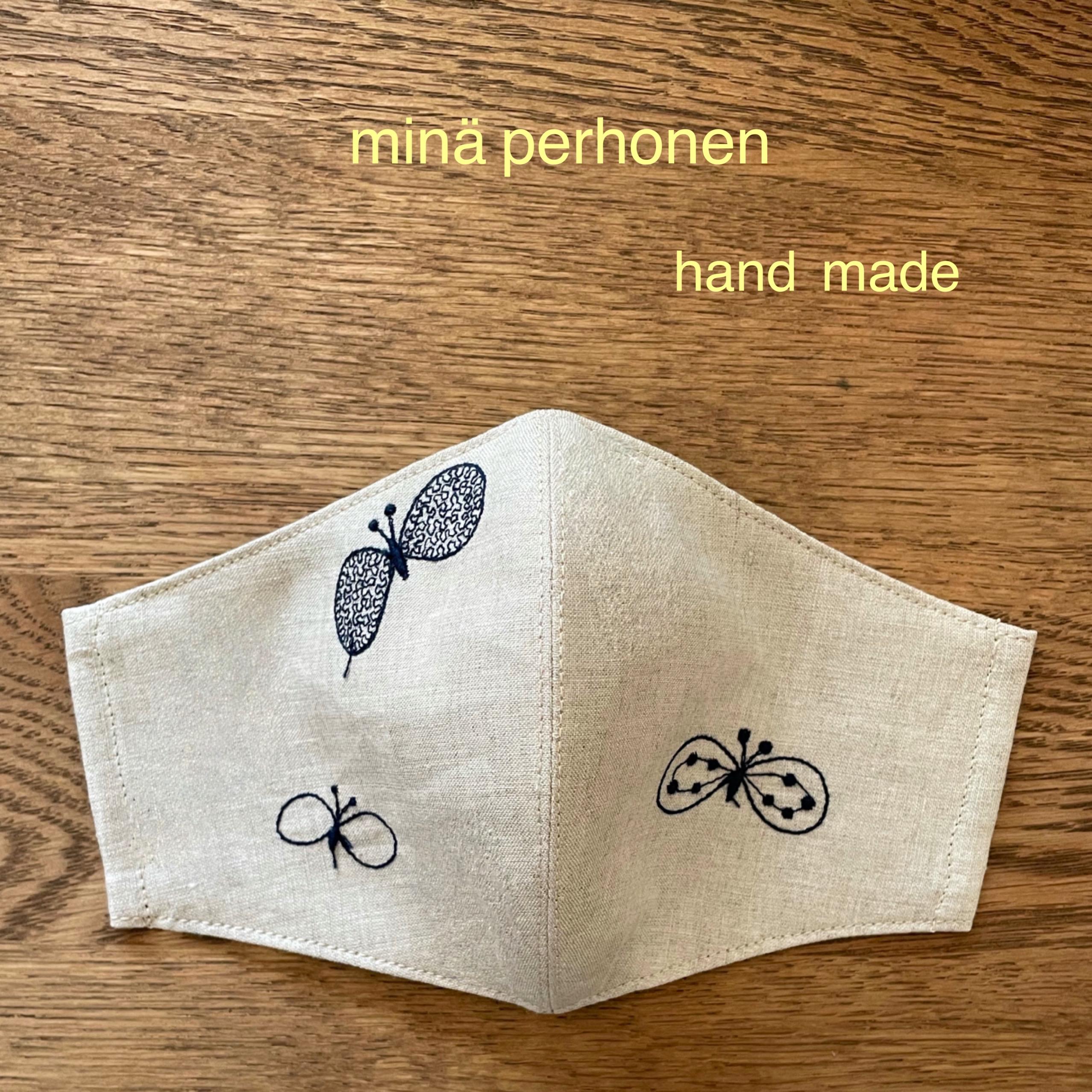 ミナペルホネン蝶刺繍ネイビー布製バッグ