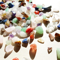 【再販×80】色とりどり✨ミックスさざれ石 100ｇ 天然石 ◆水晶・ルチル・アベンチュリン・アメジスト･ラピスラズリ 4枚目の画像