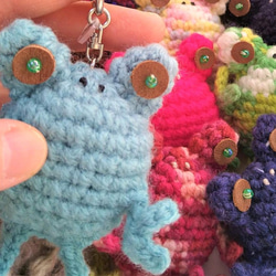 でっかいカエル さんキーホルダー《全16色》 4枚目の画像