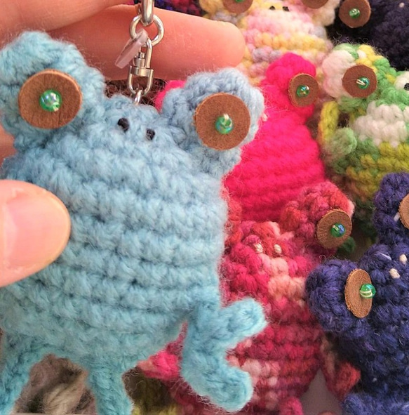 でっかいカエル さんキーホルダー《全16色》 4枚目の画像