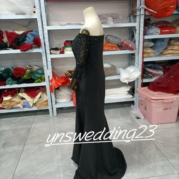 上品！ イブニングドレス 黒 マーメイドライン 優雅なシルエット ロングドレス オフショルダー 6枚目の画像