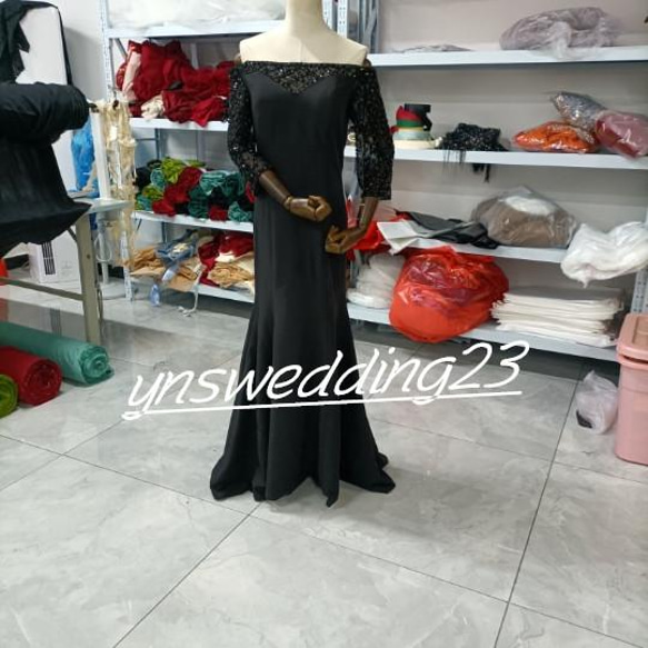 上品！ イブニングドレス 黒 マーメイドライン 優雅なシルエット ロングドレス オフショルダー 1枚目の画像