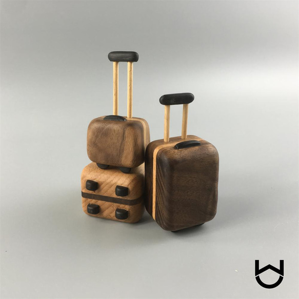 頑固な木製の木製スーツケース 1枚目の画像