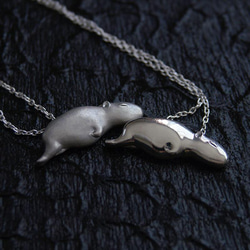 Nekapi 小項鍊 水豚純銀吊墜項鍊 Tsuya Kapi 或 Nashiji Kapi 第1張的照片