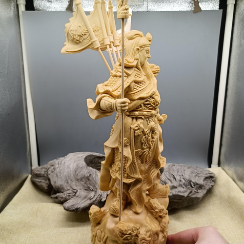 木彫 置物 三国志関公聖君 関羽立像 青龍偃月刀 武財神 彫刻 柘植材 木彫 置物 三国志関公聖君 関羽立像 青龍偃月刀 武財神 彫刻