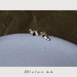 ピアス レディース 小ぶり 蝶 SV925 通勤 アレルギー対応 スキンジュエリー 高級感 OL-Melon.kk 1枚目の画像