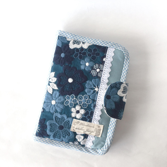 ファスナー付き☆薬剤師が作る、大きめお薬手帳ケース☆刺繍