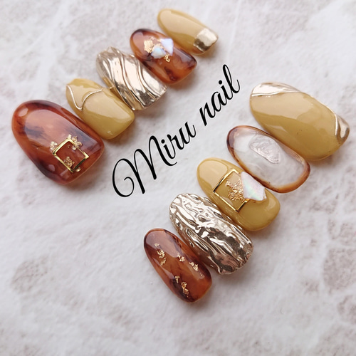 マスタードイエロー ネイルチップ マスタードイエロー☆振袖にも合う！黒と黄色のブロッキング