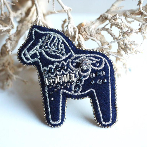 ダーラナホース〜グレー〜] シーグラスで描いたダーラナホース